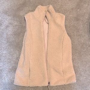 Light pink Sherpa vest from calia
